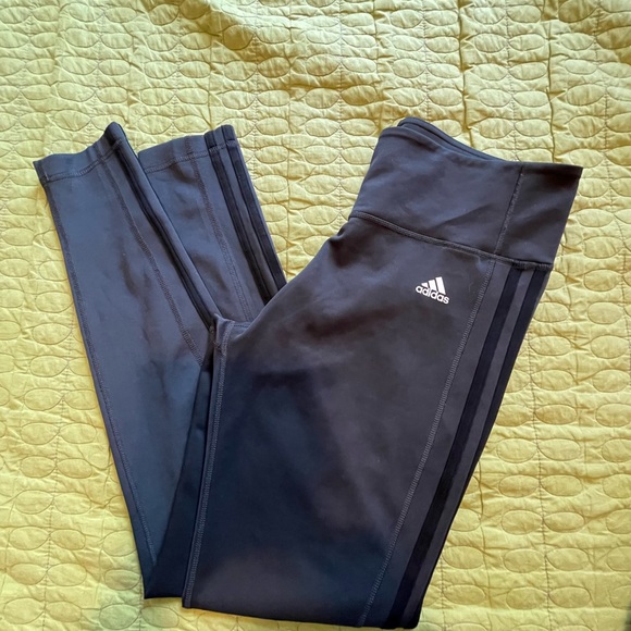 Adidas Climalite Gray Leggins w/black stripe, white logo & a hidden waist pocket - Picture 2 of 7